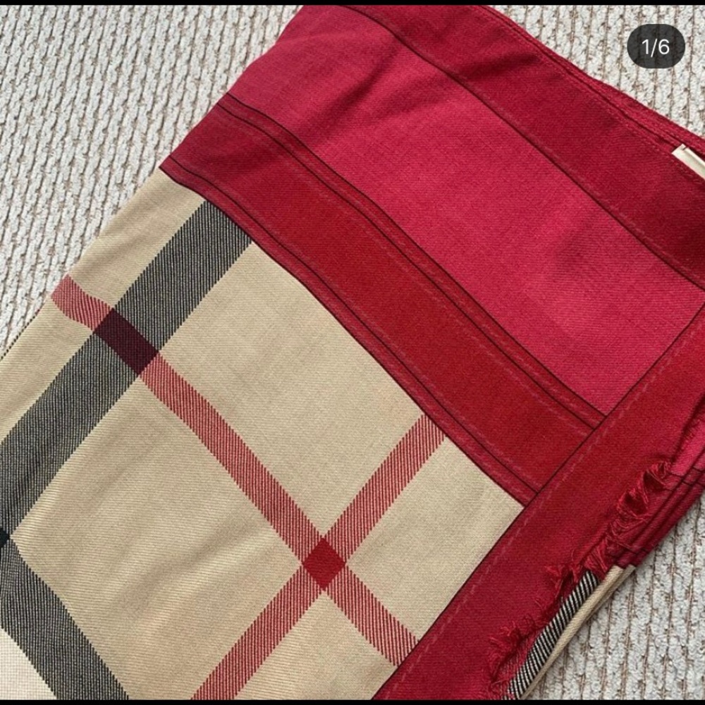 SOLD Burberry haymarket scarf in rose